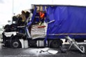 Schwerer LKW VU PKlemm A 4 Rich Olpe auf der Rodenkirchener Bruecke P288